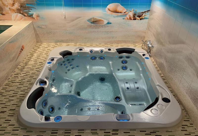 Краткий видеобзор спа-бассейна Vortex Spas Cobalt на установке у клиента!